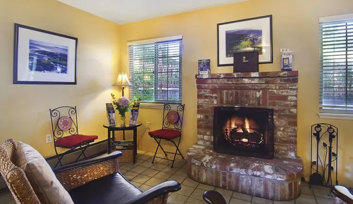 Candle Light Inn - Lobi