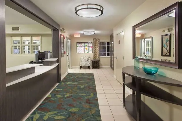 Candlewood Suites Dallas-Las Colinas - Lobi