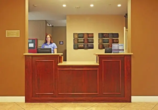 Candlewood Suites Fayetteville / University of Ark - Lobi