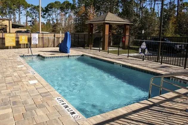 Candlewood Suites Jacksonville - Mayport, an IHG Hotel - Havuz