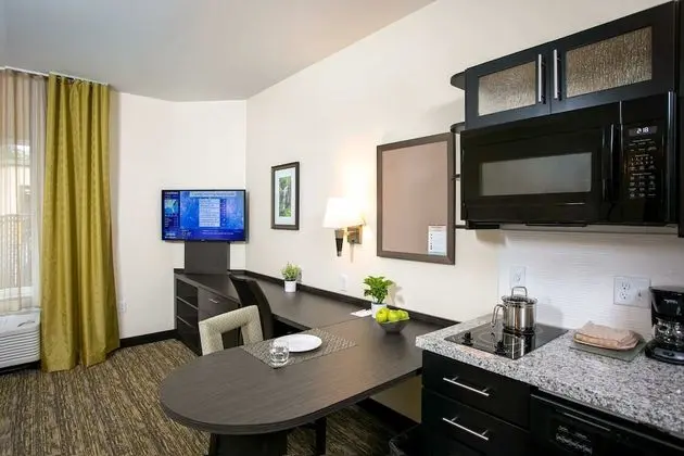 Candlewood Suites Jacksonville - Mayport, an IHG Hotel - Mutfak