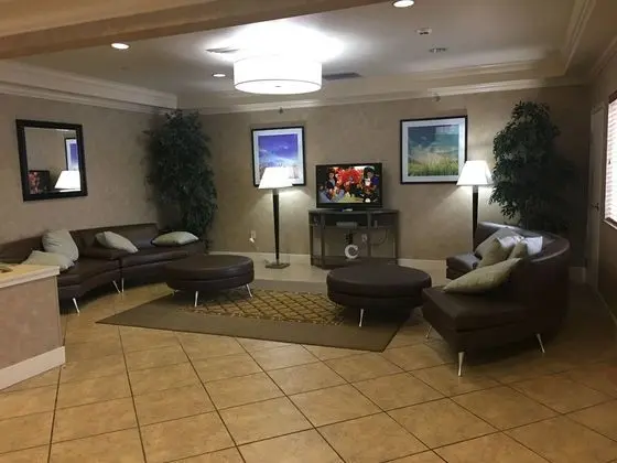 Candlewood Suites Joplin - Lobi