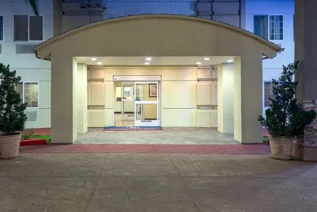 Candlewood Suites Lax - Dış Mekan
