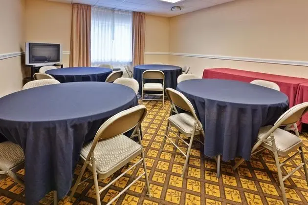 Candlewood Suites Olive Branch - İş / Konferans