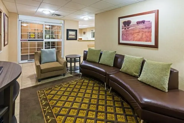 Candlewood Suites Owasso - Lobi