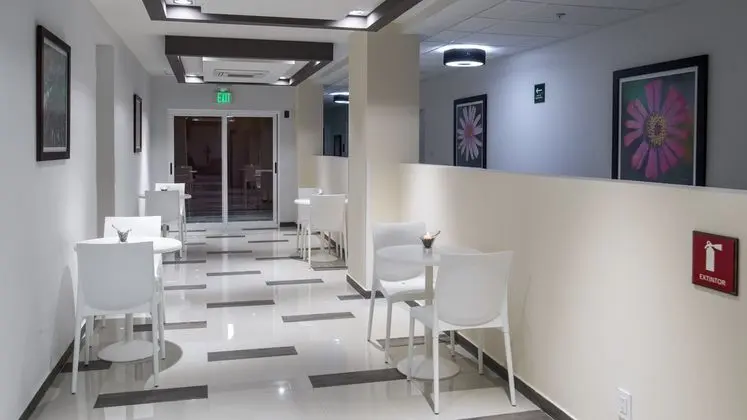 Candlewood Suites Queretaro Juriquilla - Yeme / İçme