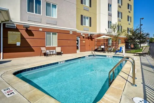 Candlewood Suites St. Clairsville - Havuz