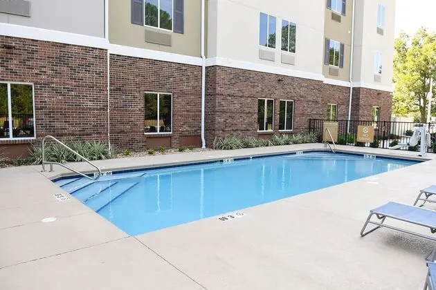 Candlewood Suites Valdosta - Havuz