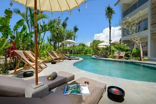 Canggu Beach Apartments - Havuz