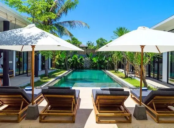 Canggu Beachside Villas - CHSE Certified - Havuz