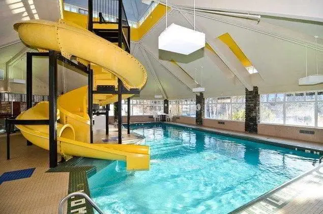 Canmore Pocaterra Inn & Waterslide