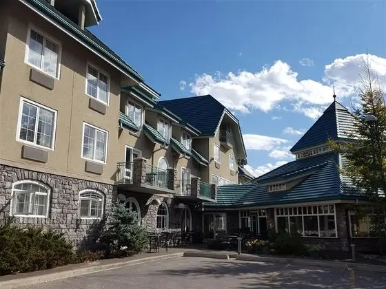 Canmore Pocaterra Inn & Waterslide