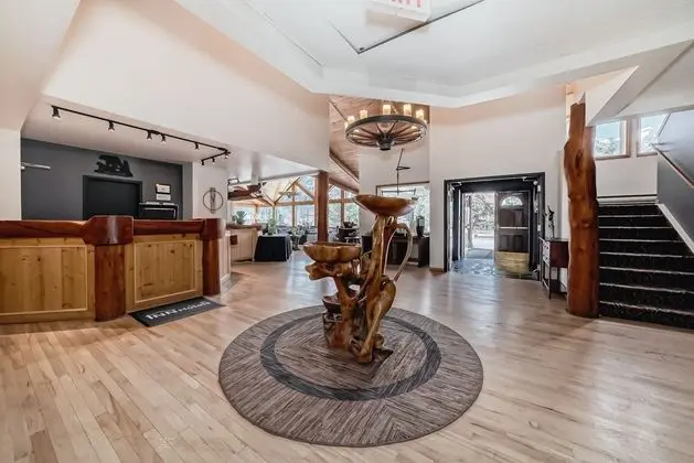 Canmore Rocky Mountain Inn - Lobi