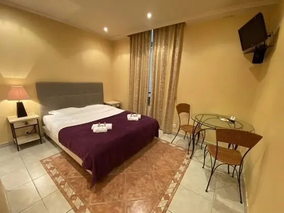 Cannes Holiday Suites