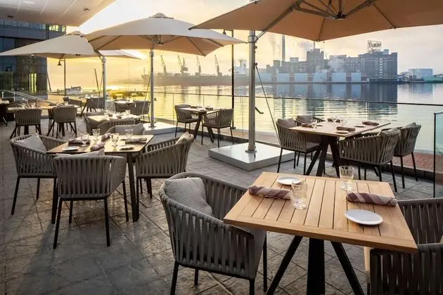 Canopy by Hilton Baltimore Harbor Point - Yerinde Yemek