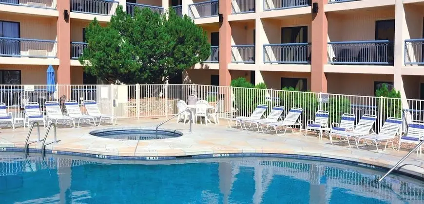 Canyon Plaza Premier Studios and Apts - Havuz