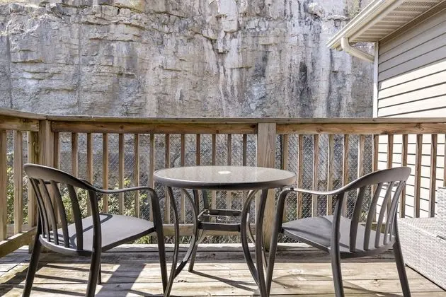Canyon Wall Retreat