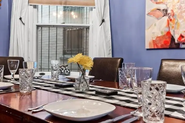 Cap Hill 3-bedroom Garage Parking With Backyard - Yerinde Yemek
