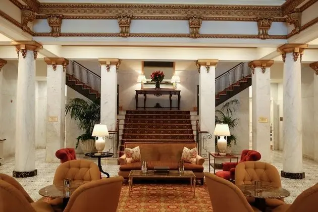 Capital Hotel - Lobi