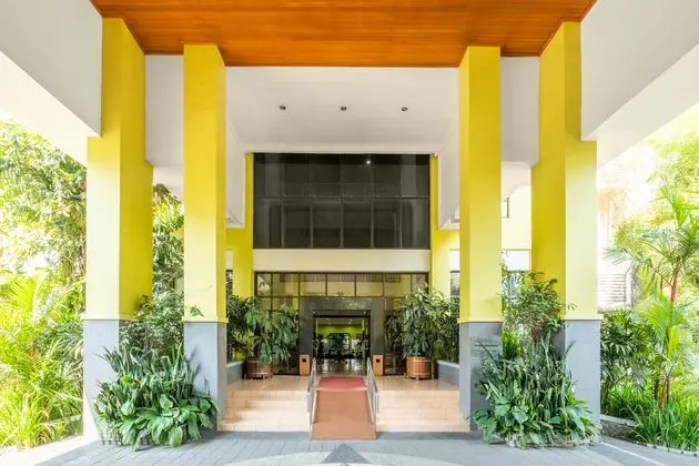 Capital O 1010 Isola Resort