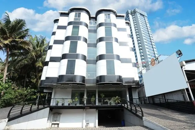 Capital O 10611 Hotel Malabar Illam - Dış Mekan