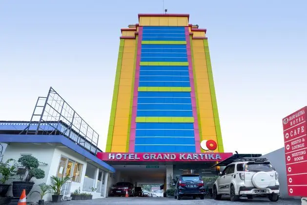 Capital O 1083 Hotel Grand Kartika