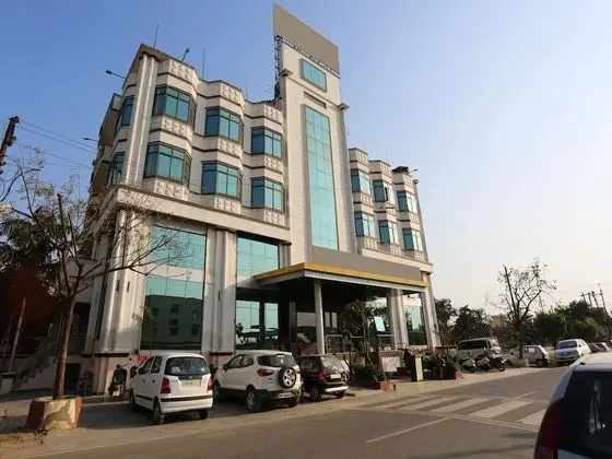 Capital O 10970 Hotel Krishna Palace - Dış Mekan