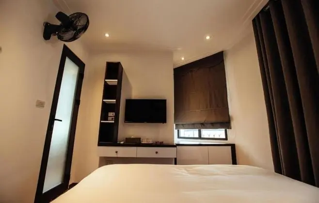 Capital O 1159 Yolo Wa Hotel - Oda