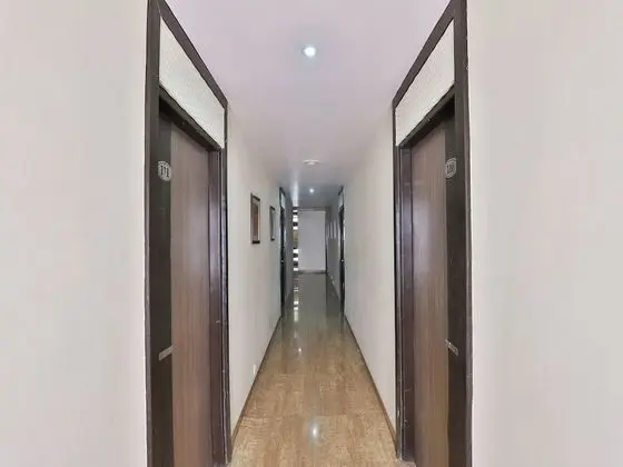 Capital O 1271 Hotel Raajpath - İç Mekan