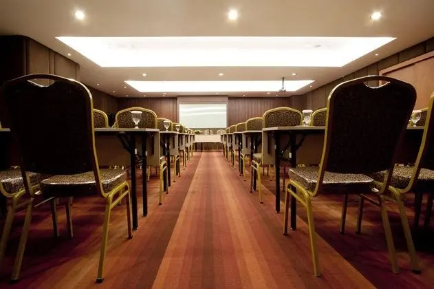 Capital O 1276 Aswin Hotel & Spa Makassar