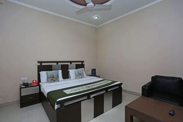 Capital O 1299 Hotel Mukut Regency - Oda