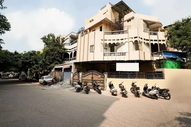 CAPITAL O 15141 Townvilla Guest House
