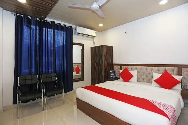 Capital O 15566 Hotel Rosewood Inn