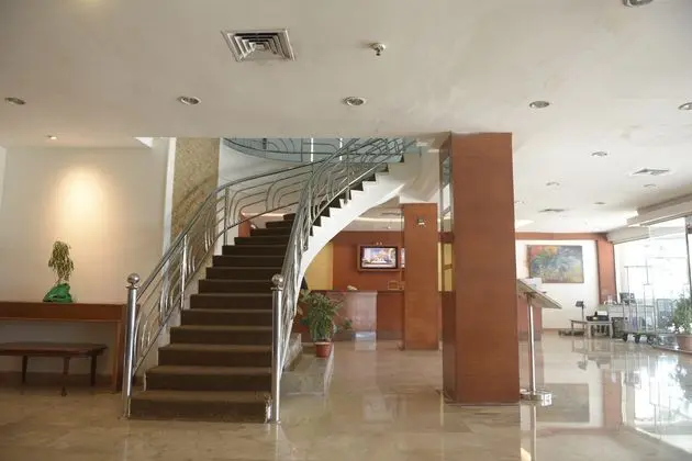 Capital O 166 Hotel Princess - Lobi