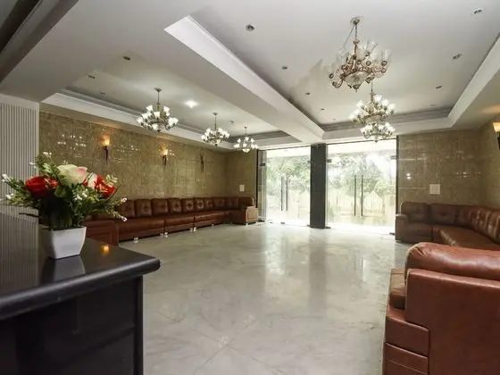 Capital O 16676 near Noida City Center - Lobi