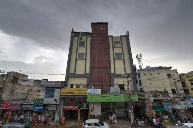 Capital O 16970 Hotel Mahal