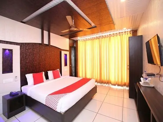 Capital O 17081 Hotel Signia