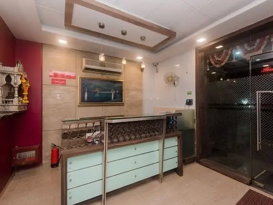 Capital O 17300 Hotel Solitaire - Lobi