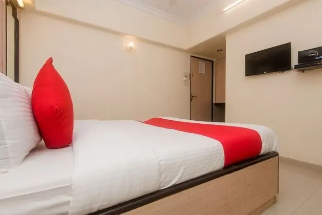Capital O 17300 Hotel Solitaire - Mutfak