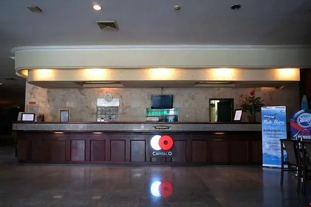 Capital O 1735 Adika Bahtera Hotel - Lobi