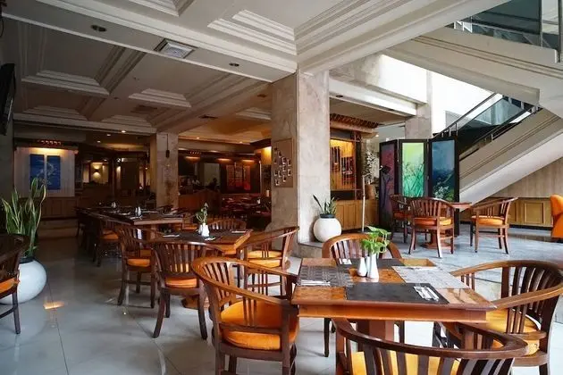 Capital O 1735 Adika Bahtera Hotel - Yerinde Yemek