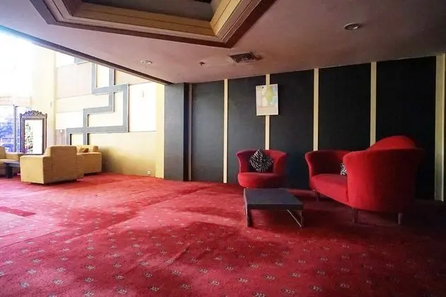 Capital O 1963 Hotel The New Benakutai - Lobi