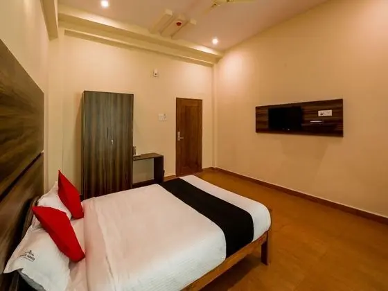 Capital O 22212 J K Golden Embassy - Oda