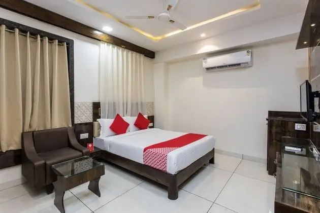 Capital O 22945 Jmc Hotel S-grande - Oda