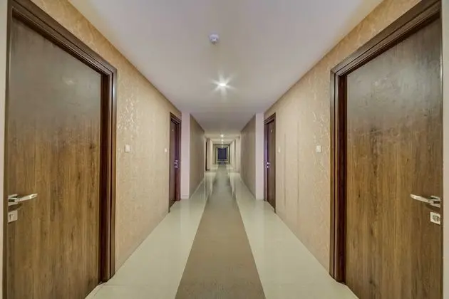 Capital O 23502 Hotel Millennium Grand - Lobi
