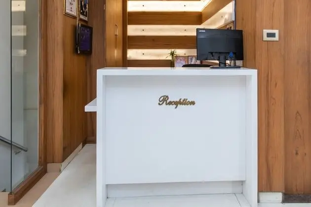Capital O 27658 Hotel New Mohit Regency - Lobi