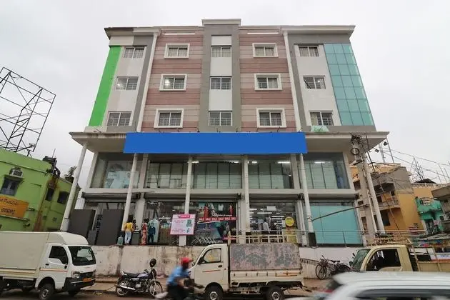 Capital O 27765 Hotel Vip Square