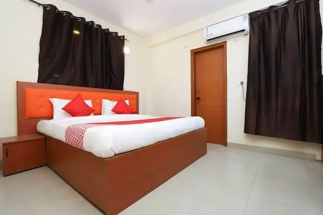 Capital O 28393 Diamond Plaza