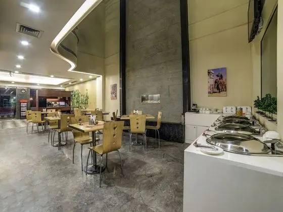 Capital O 28618 New Haven Hotel - Yerinde Yemek