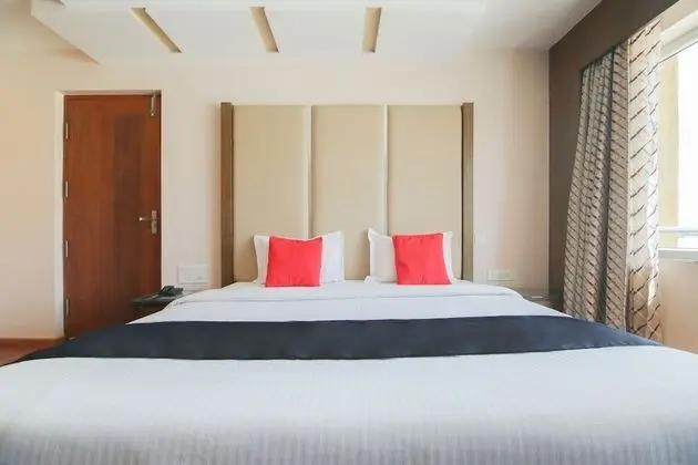 Capital O 30441 Hotel Durgada Siri - Oda